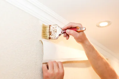Pose de papier peint à Calzan — revêtements muraux et toiles de verre